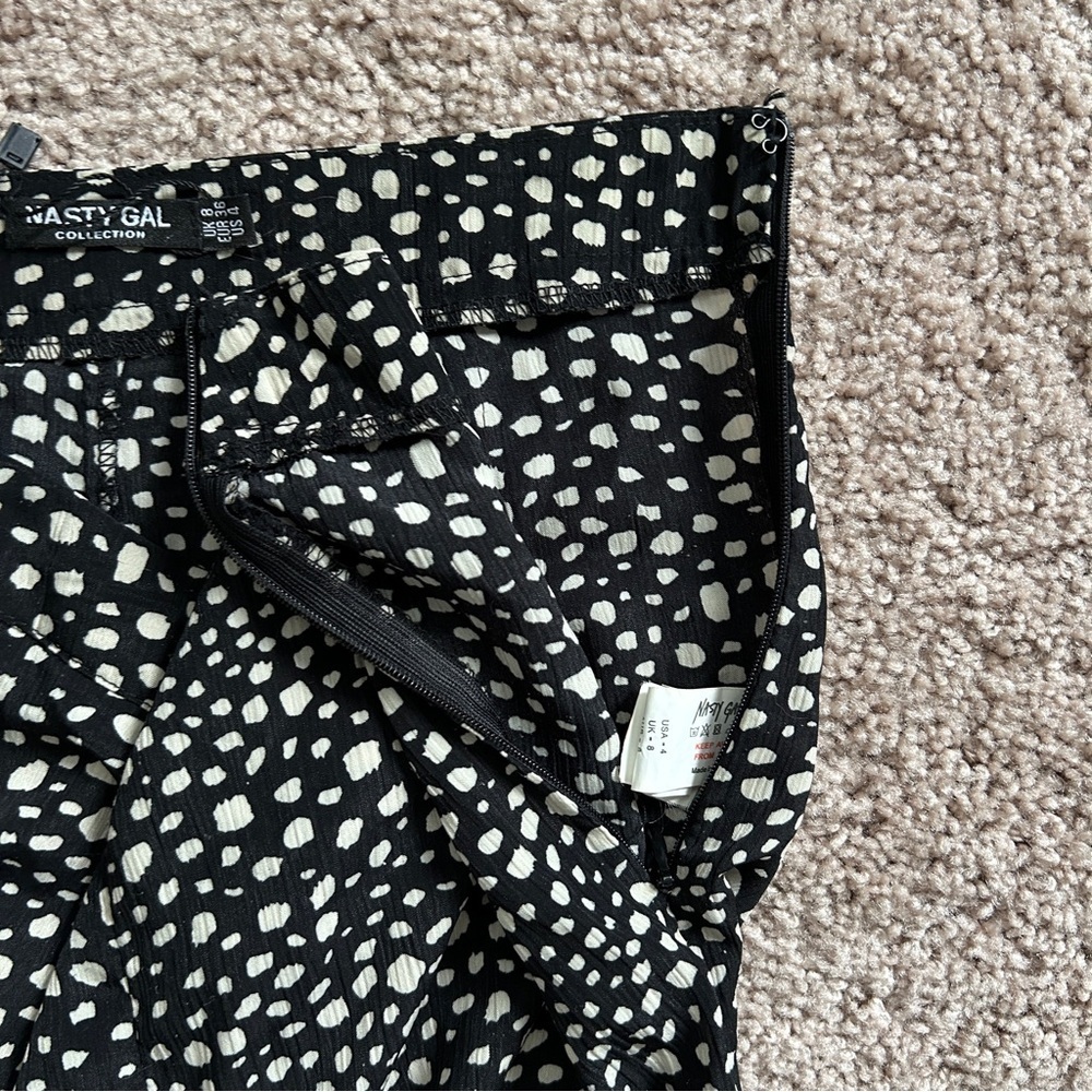 Nasty Gal Black and White Patterned Wide Leg Pants Size 4 - Picture 3 of 8